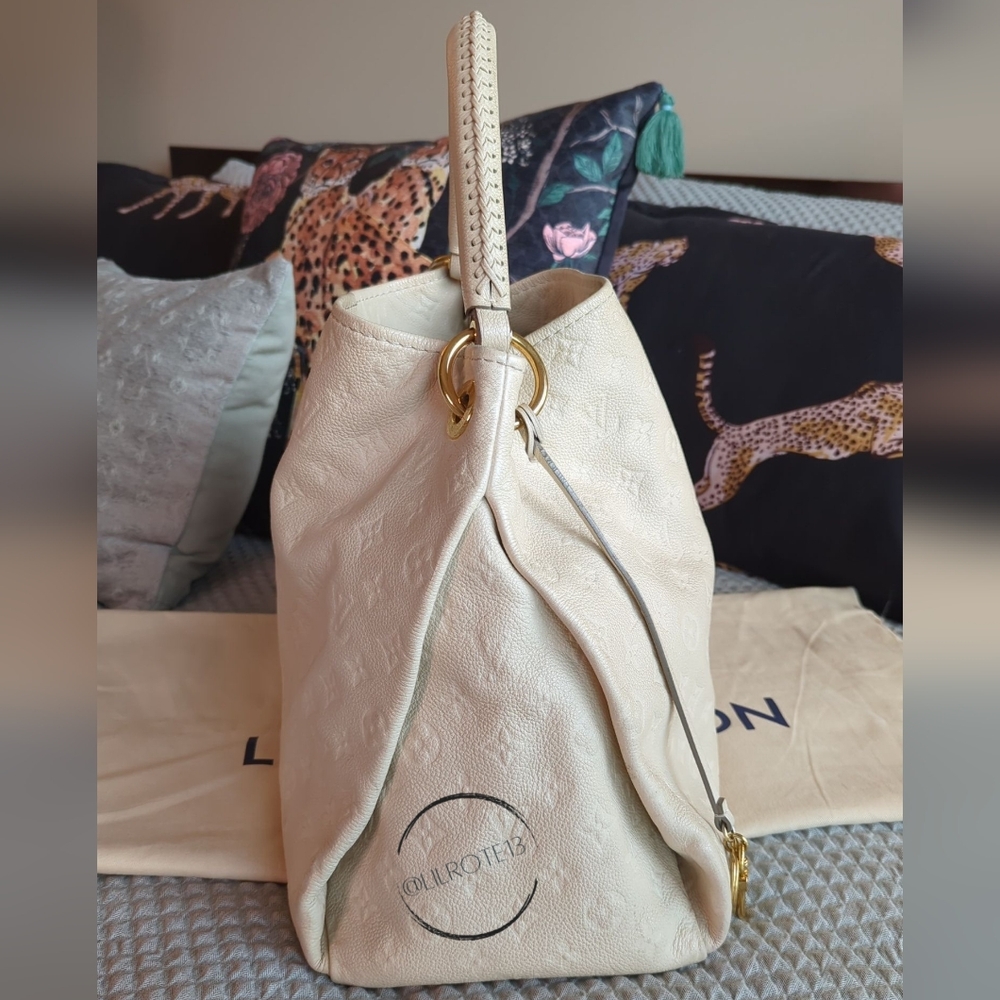 Louis Vuitton Cream Shoulder Bag - Picture 3 of 16